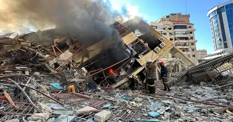 ধ্বংস হওয়া ইরানের ভবন